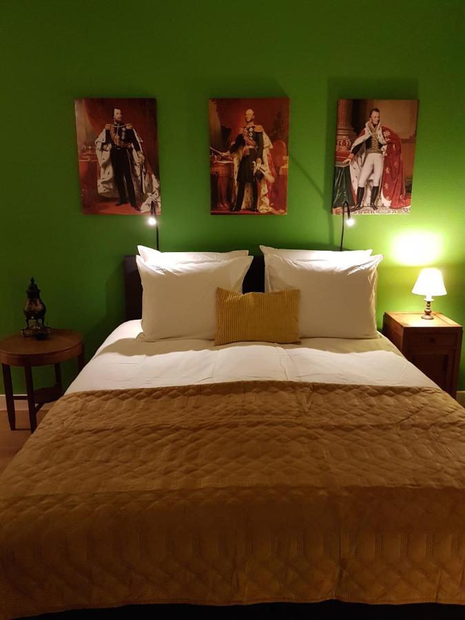 Emma's 3*